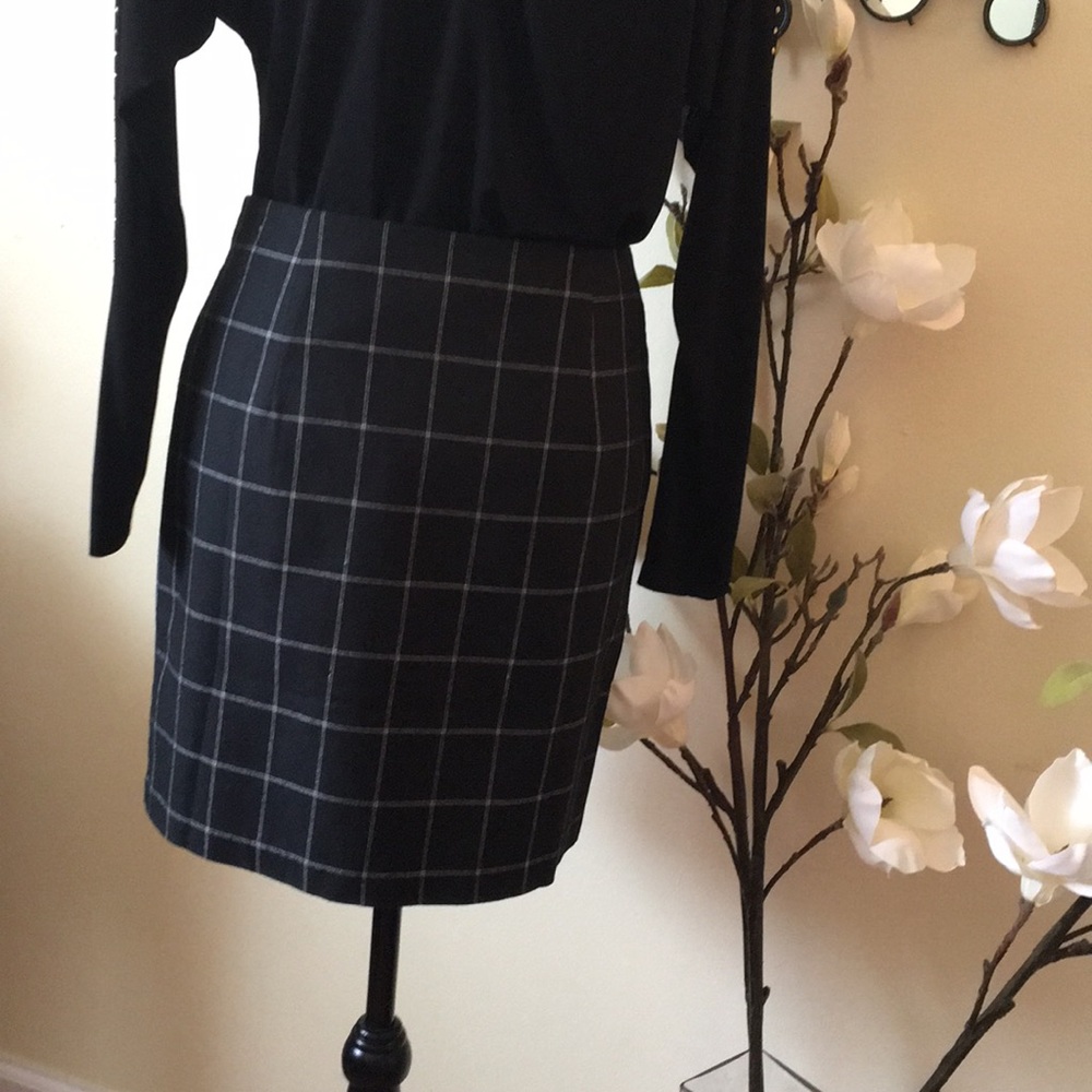 Romeo & Juliet counture Black mini skirt - Picture 5 of 8